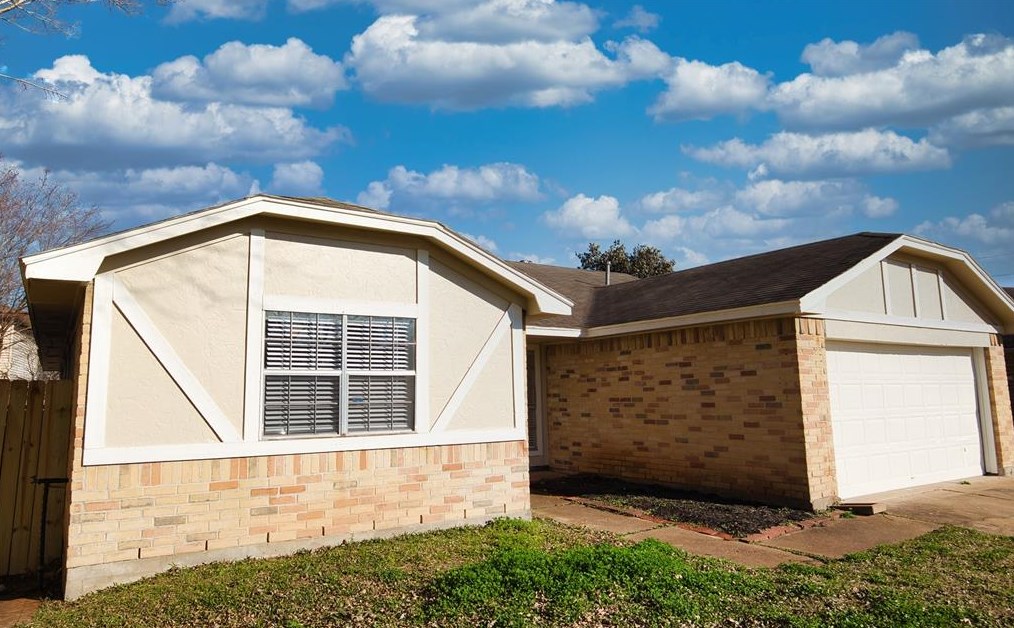 7011 Zapata Dr, Houston TX  77083-2833 exterior