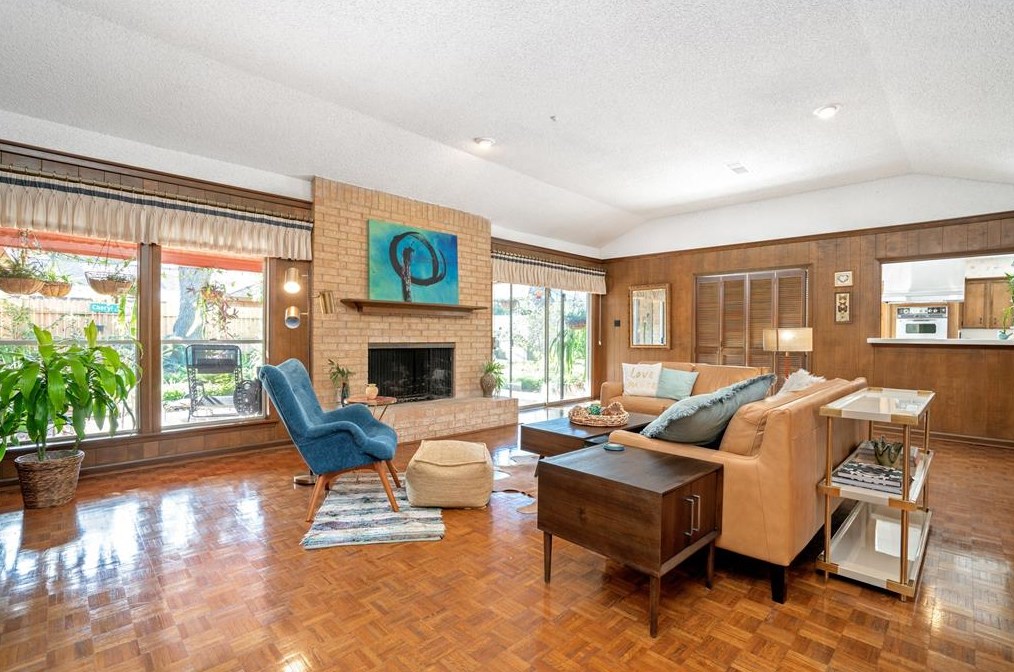 814 Brunswick Dr, Sugar Land, TX 77478-4009