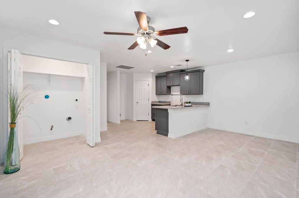 6851 Crestmont St #a, Houston, TX 77033