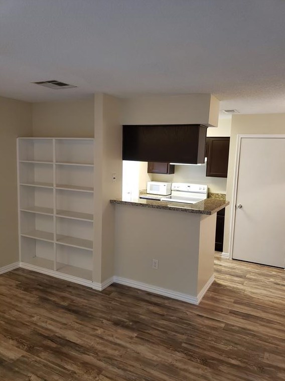 1515 Sandy Springs Rd Apt 1002, Houston, TX 77042