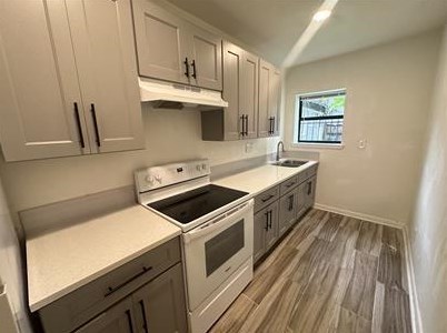 810 Woodrow St, Houston, TX 77006-5938