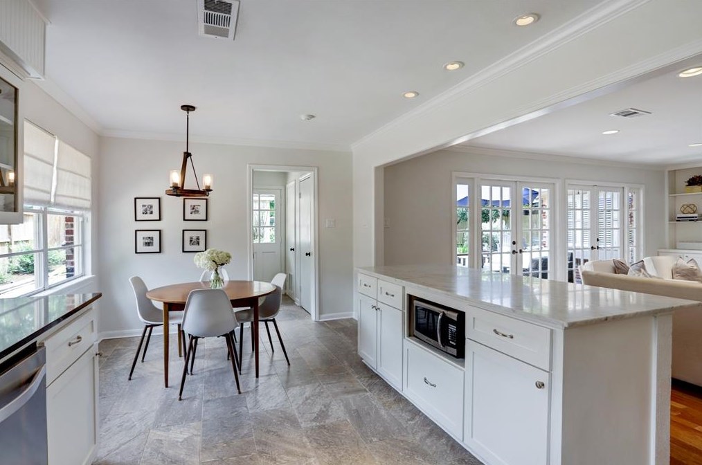 10702 Wickersham Ln, Houston TX  77027-3923 exterior