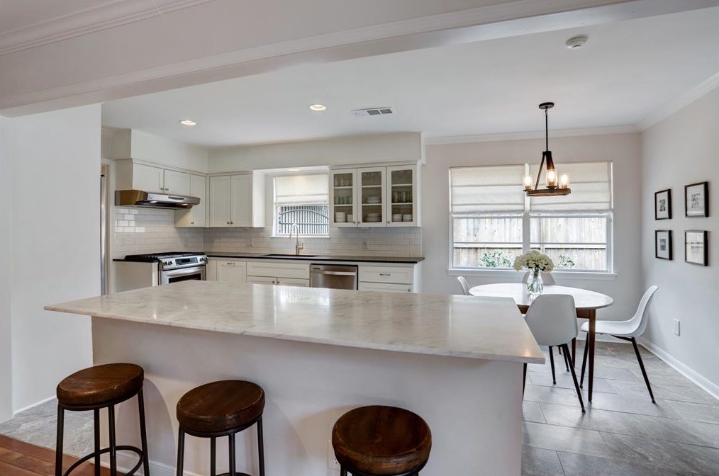10702 Wickersham Ln, Houston TX  77027-3923 exterior