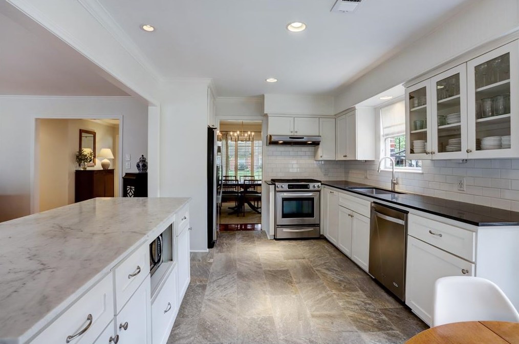 10702 Wickersham Ln, Houston TX  77027-3923 exterior