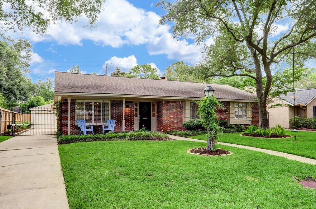 10702 Wickersham Ln, Houston, TX 77042-3017
