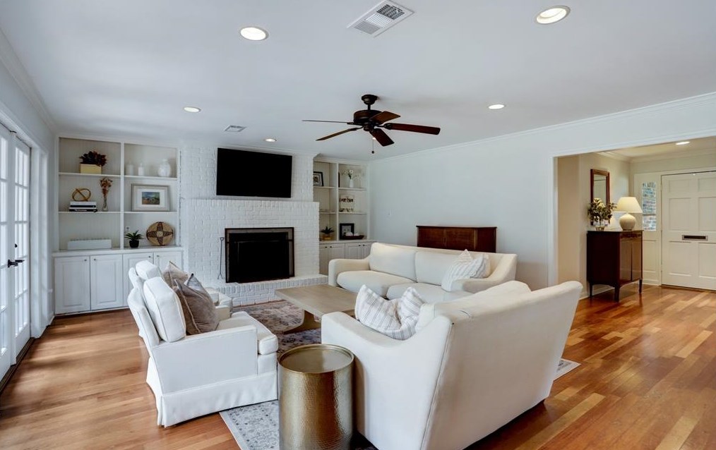 10702 Wickersham Ln, Houston TX  77027-3923 exterior
