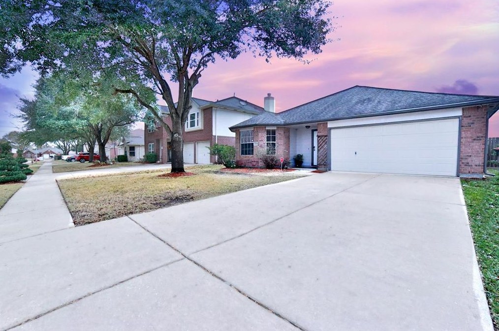 22814 W Waterlake Dr, Richmond, TX 77406