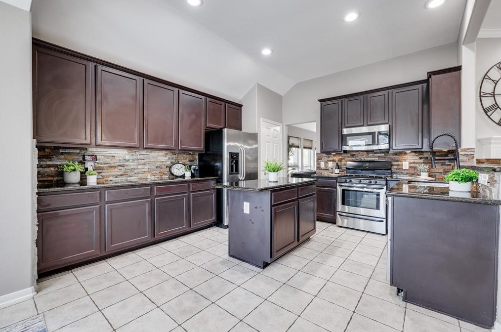 12135 Cyn Ml Dr, Houston TX  exterior