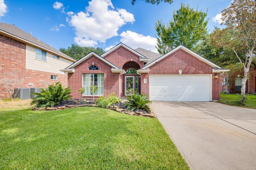 12135 Canyon Mills Dr, Houston, TX 77095-6558
