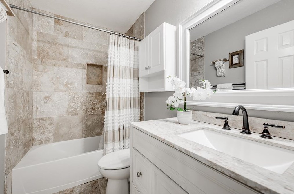 12135 Cyn Ml Dr, Houston TX  exterior