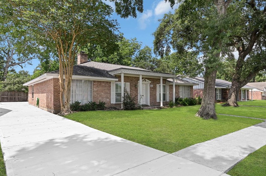 5422 Indigo St, Houston, TX 77096-1210