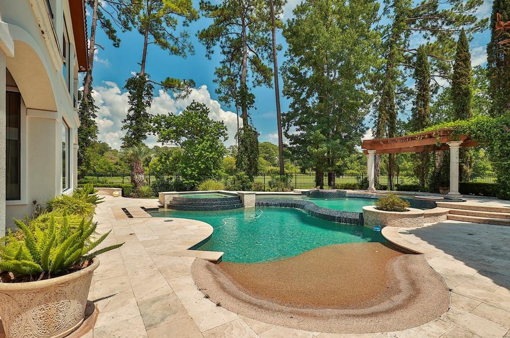 16714 Southern Oaks Dr, Houston TX  77068-2611 exterior