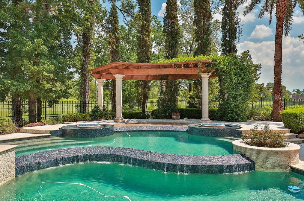 16714 Southern Oaks Dr, Houston TX  77068-2611 exterior