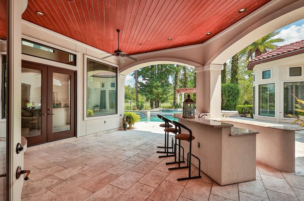 16714 Southern Oaks Dr, Houston TX  77068-2611 exterior