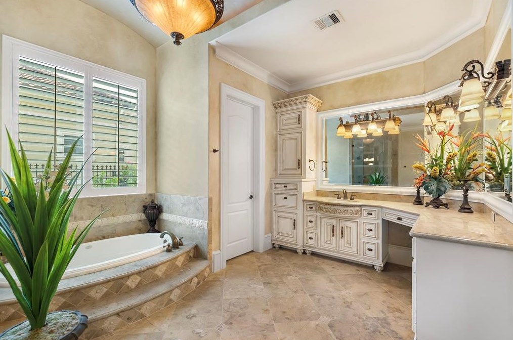 16714 Southern Oaks Dr, Houston TX  77068-2611 exterior