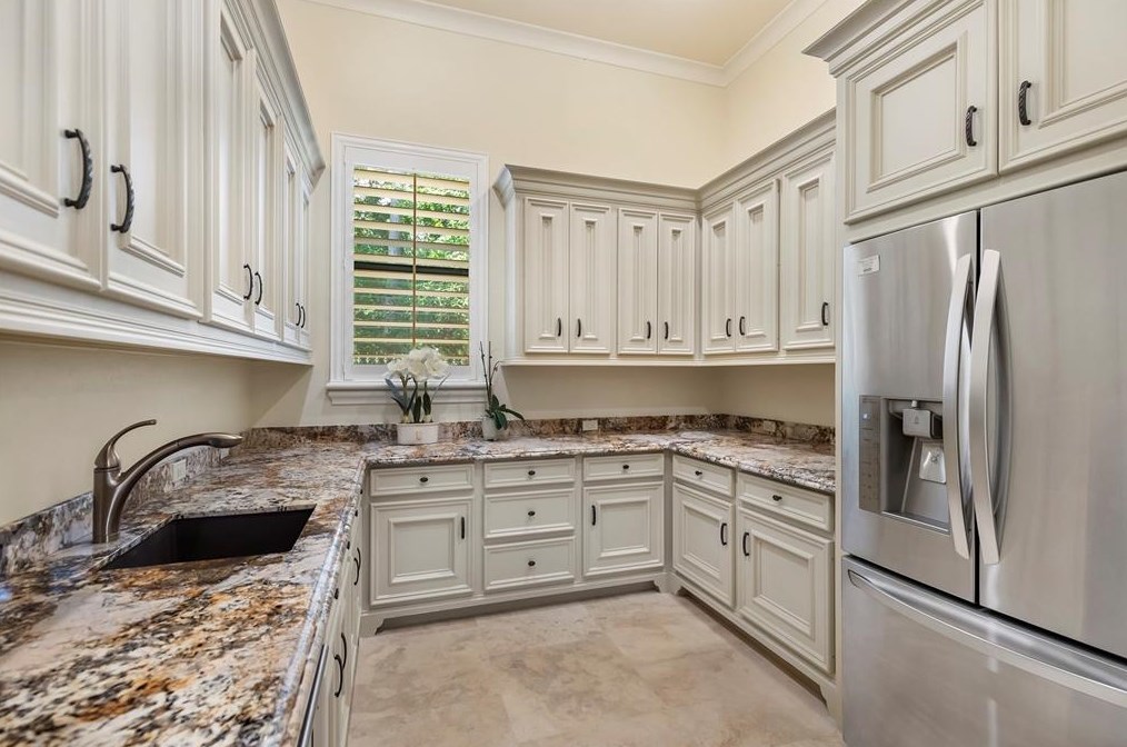 16714 Southern Oaks Dr, Houston TX  77068-2611 exterior