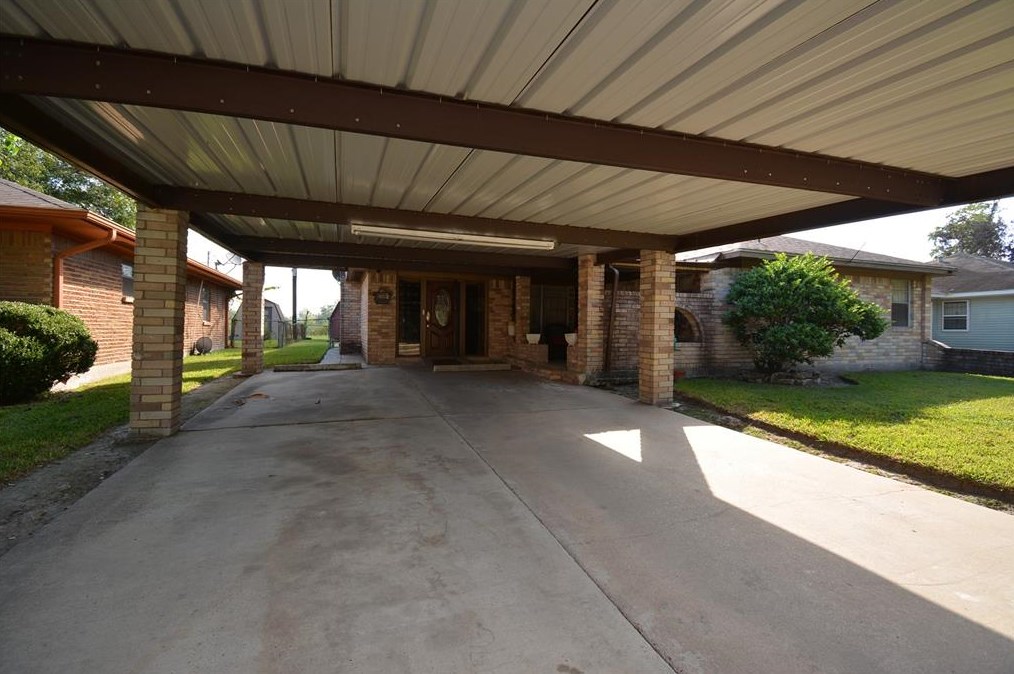10012 Woodwick St, Houston, TX 77016-3946