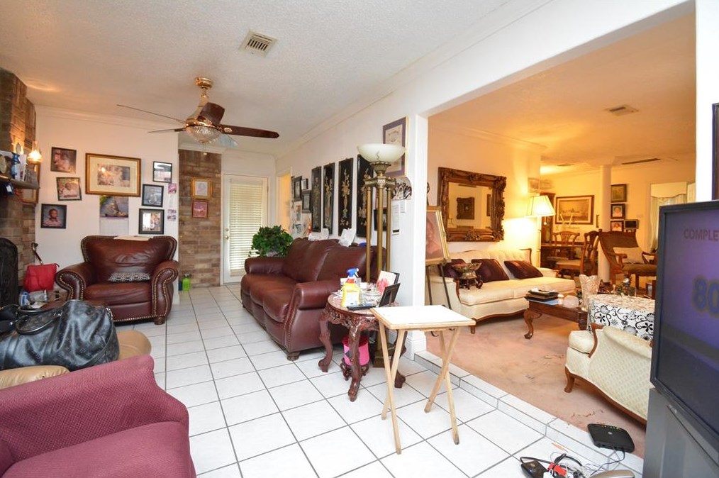 10012 Woodwick St, Houston TX  77016-3946 exterior