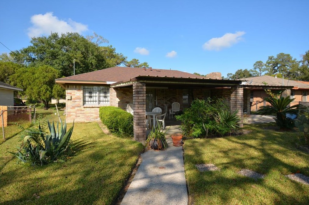 10012 Woodwick St, Houston TX  77016-3946 exterior