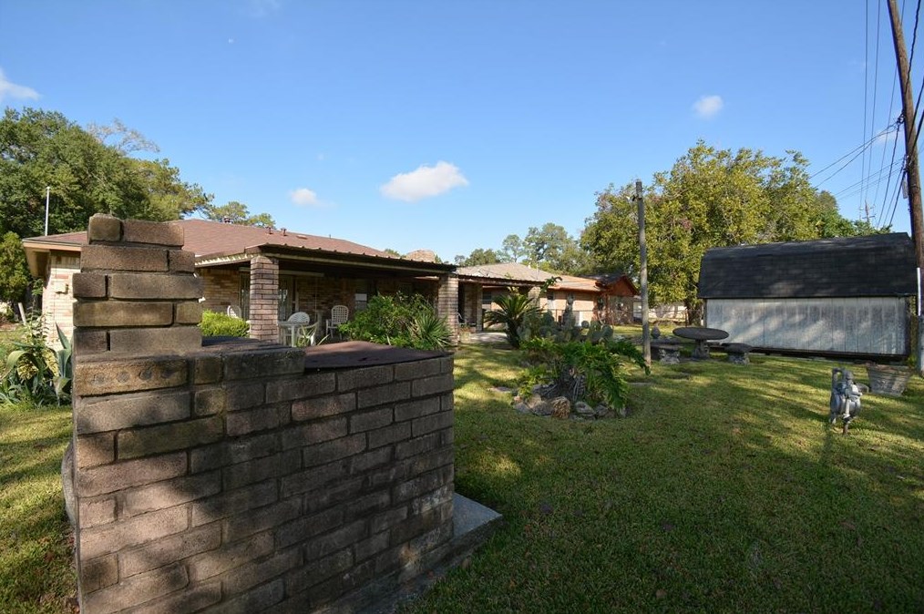 10012 Woodwick St, Houston TX  77016-3946 exterior