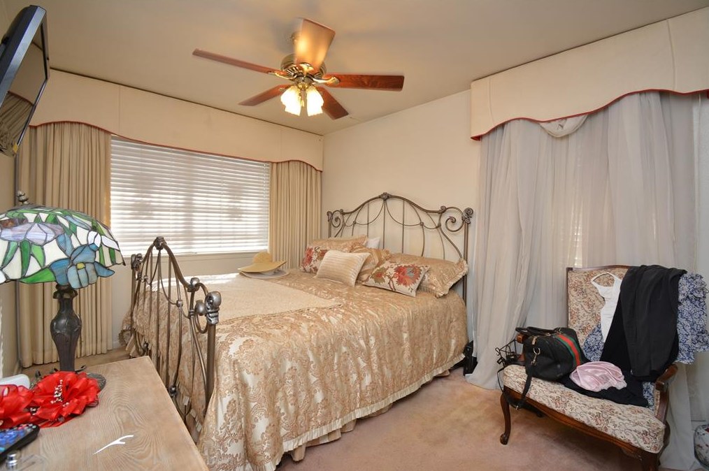 10012 Woodwick St, Houston TX  77016-3946 exterior