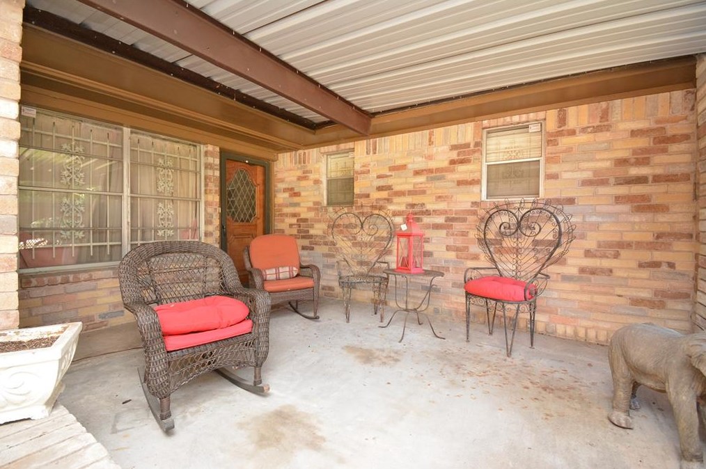 10012 Woodwick St, Houston TX  77016-3946 exterior