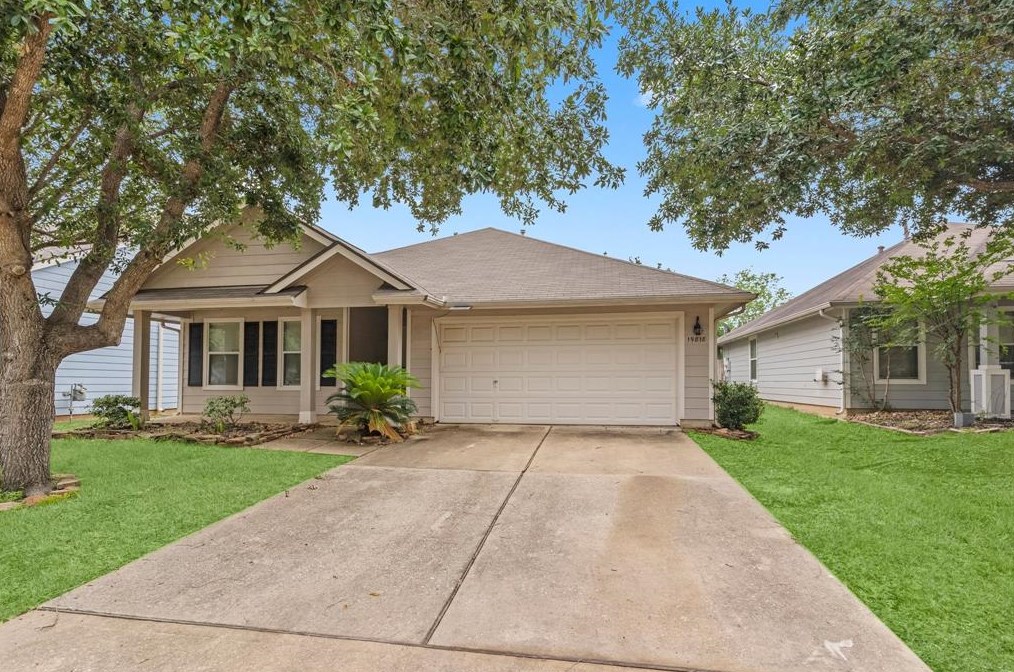 19818 Twin Rivers Dr, Tomball, TX 77375-5566