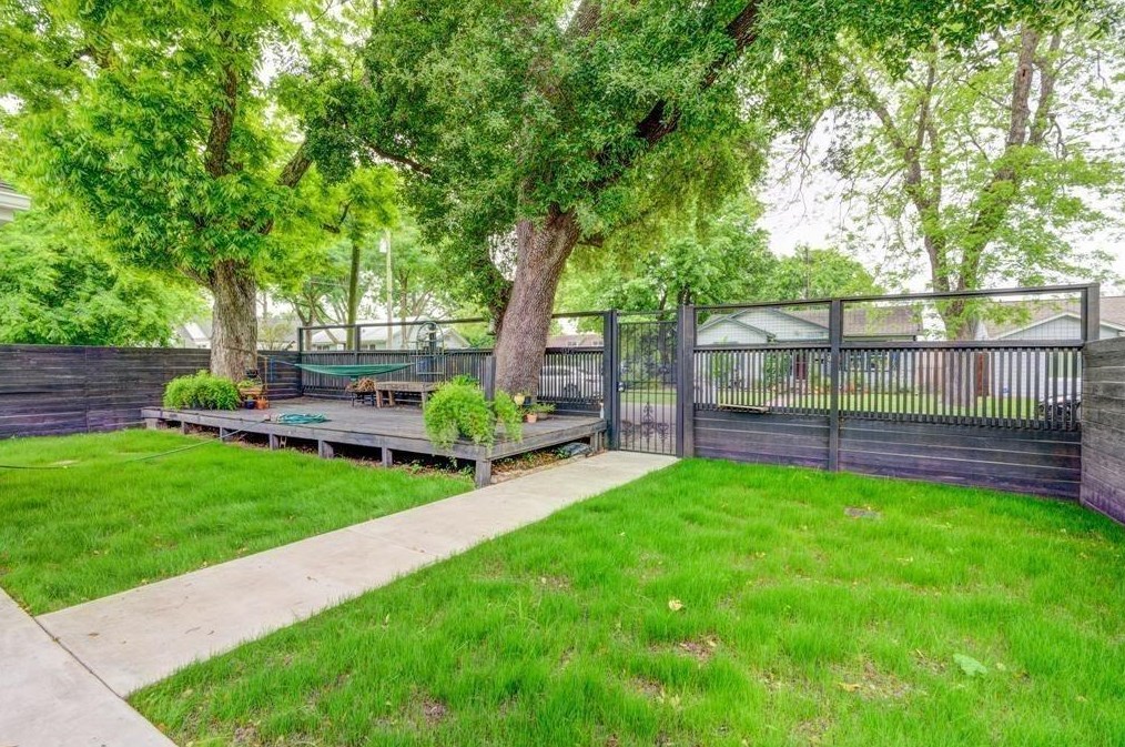 1902 Tabor St, Houston, TX 77009