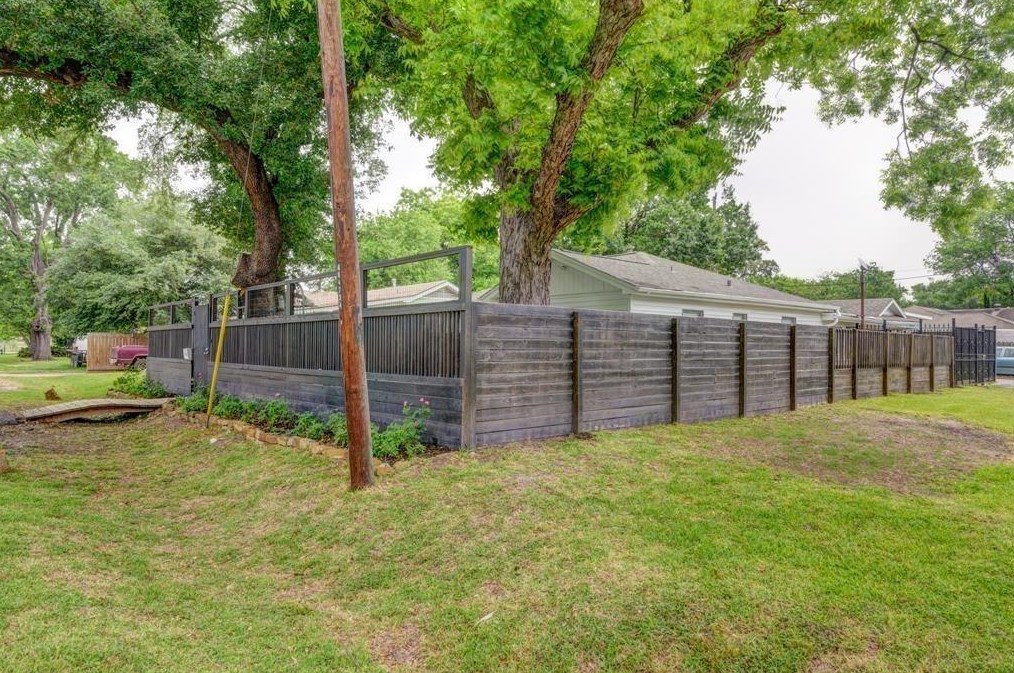 1902 Tabor St, Houston TX  77009-1228 exterior