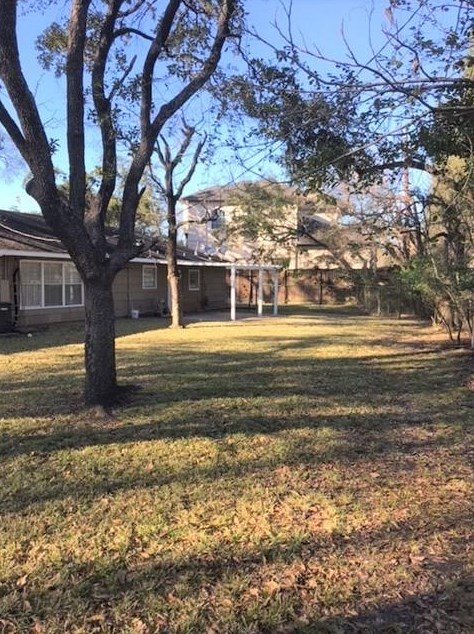 512 Wilmington Dr, Bellaire, TX 77401