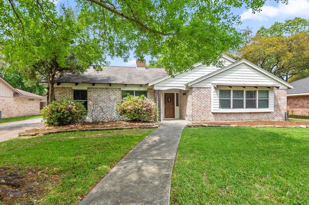 4023 Bayou Grove Dr, Taylor Lake Village, TX 77586