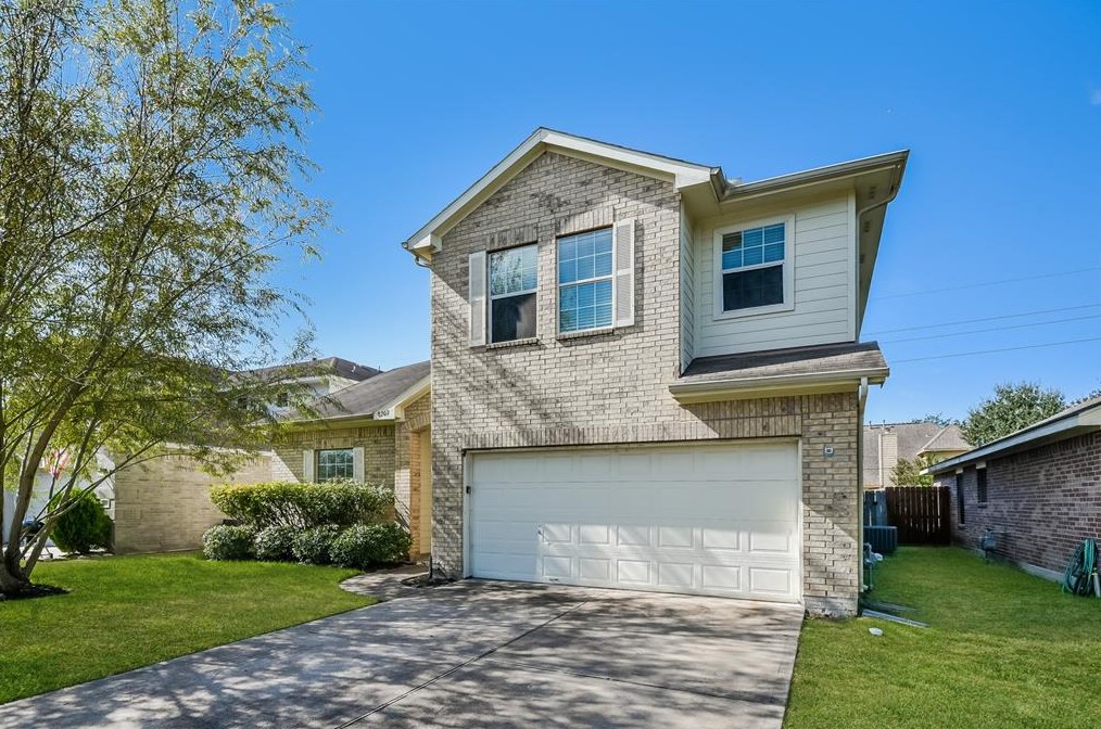 8207 Sugar Cane Dr, Baytown, TX 77523