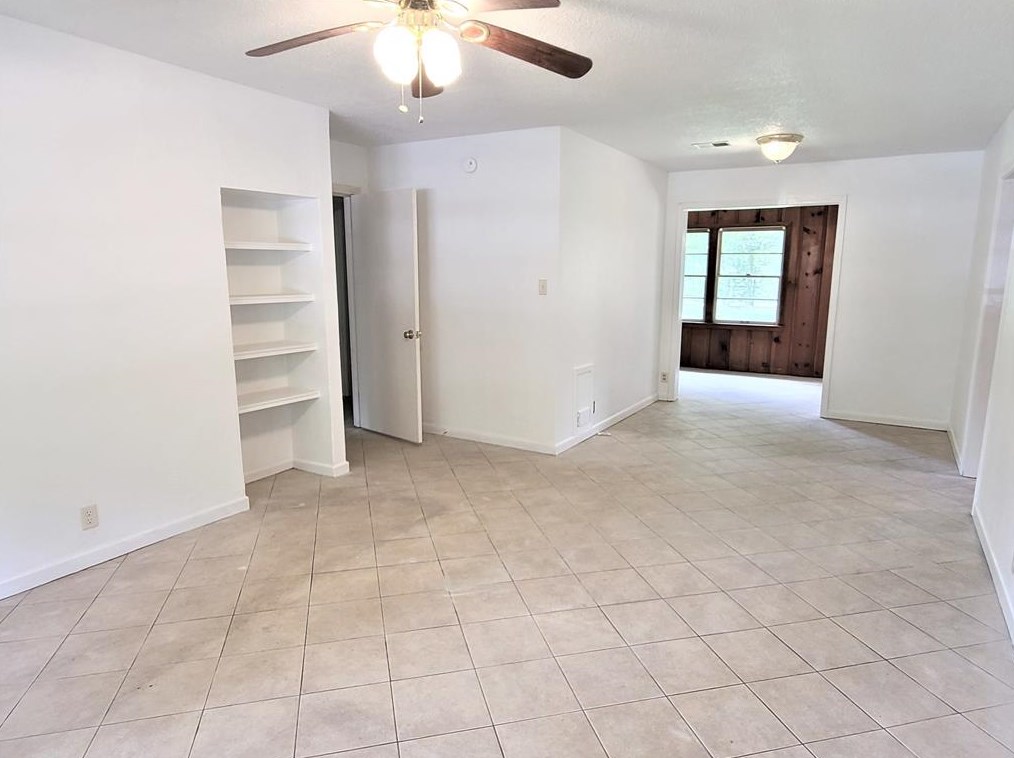 421 20th Ave N, Texas City, TX 77590