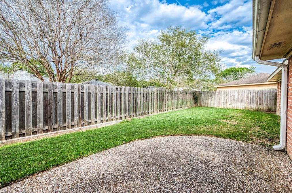 6114 Rollingbrook Dr, Houston TX  exterior
