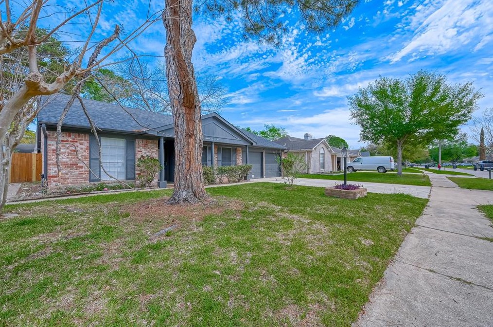 11602 Plumbrook Dr, Houston, TX 77099