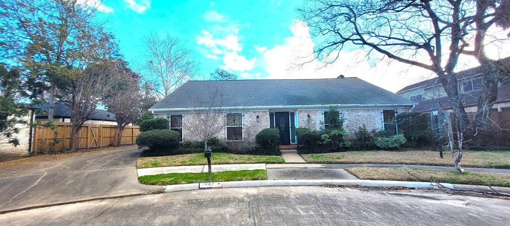 7847 Rollingbrook Dr, Houston, TX 77071