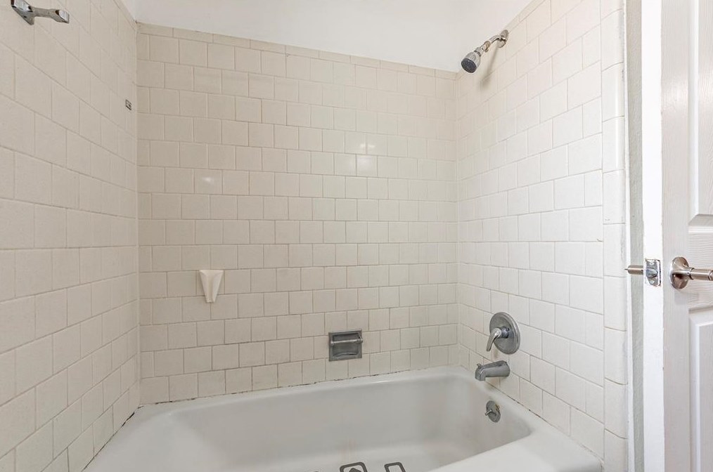 9015 Jackwood, Houston TX  77096-1123 exterior