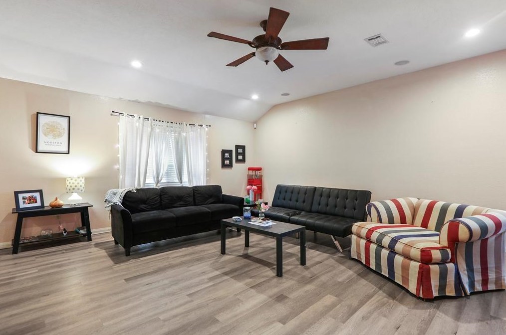 6 Lazy Morning Pl, Spring TX  77381-3253 exterior