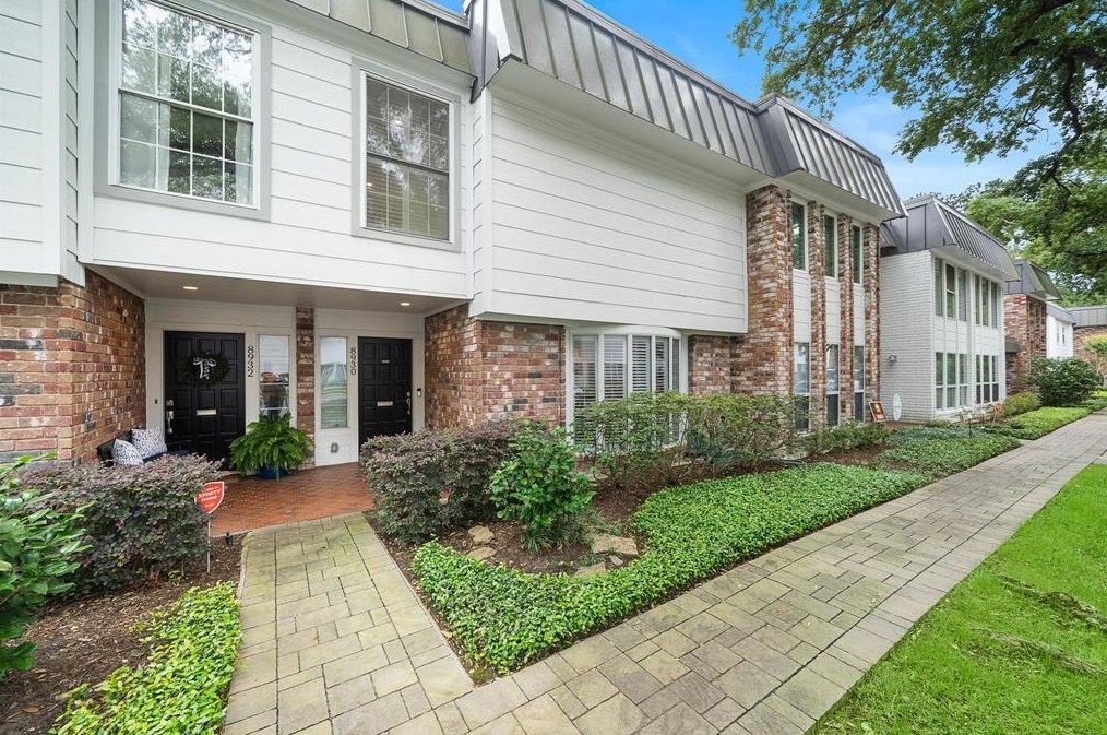 8930 Chatsworth Dr, Houston, TX 77024-3710