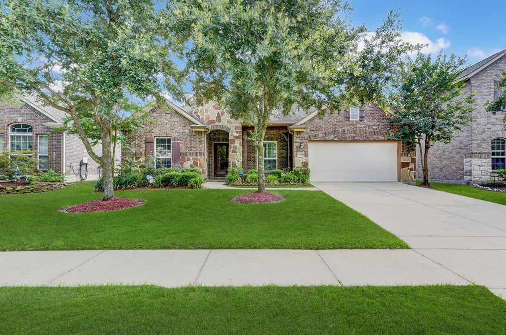 13306 Misting Falls Ln, Pearland, TX 77584