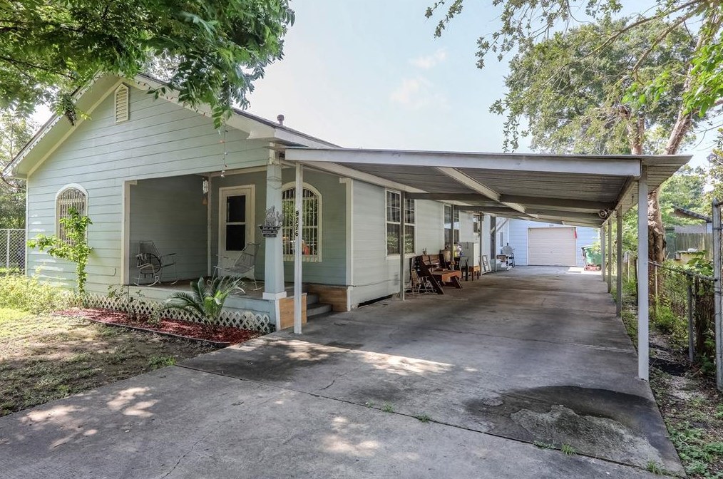 9226 E Avenue Q, Houston, TX 77012