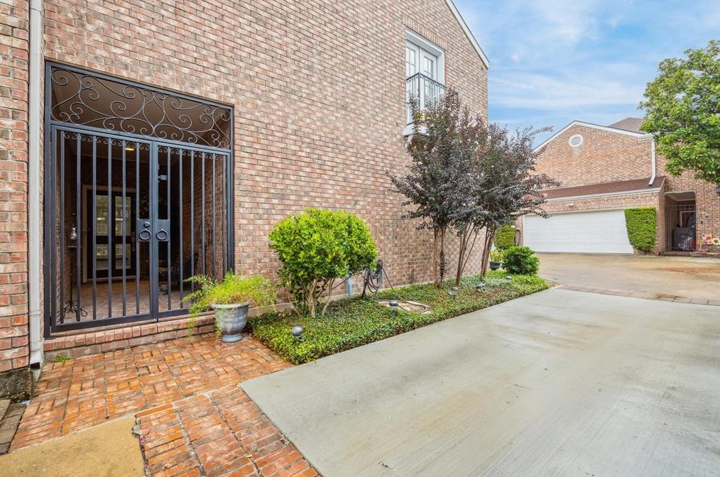 2413 Potomac Dr, Houston, TX 77057-4520