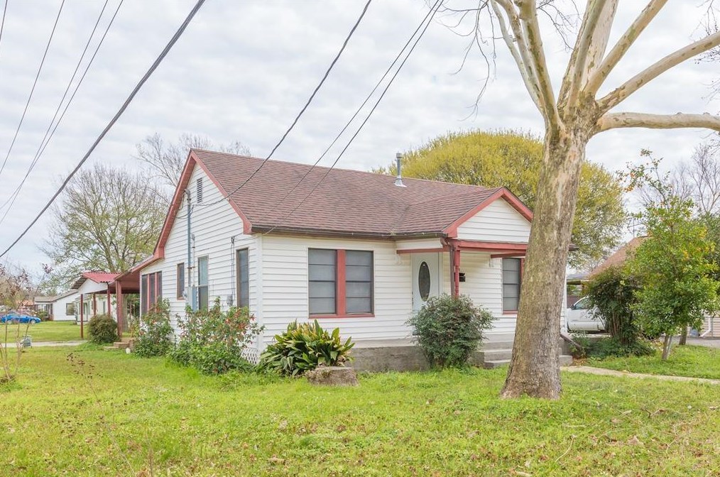 130 25th St S, Texas City, TX 77590
