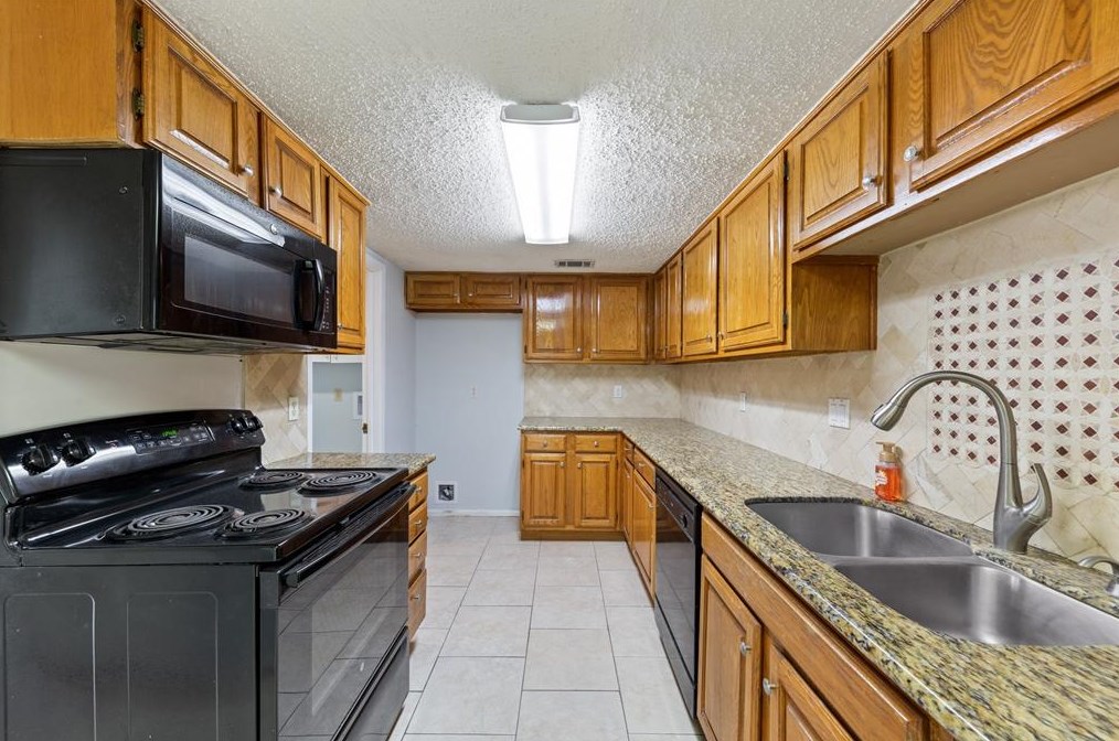 2430 Long Reach Dr, Sugar Land, TX 77478