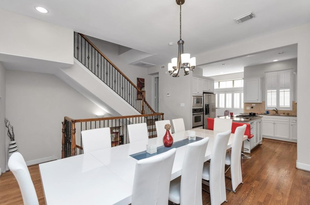 592 Bomar St, Houston TX  77006-1407 exterior