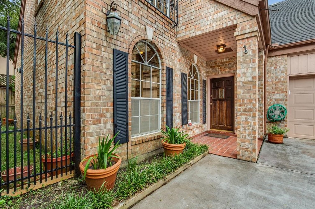 6003 Valley Forge Dr, Houston, TX 77057