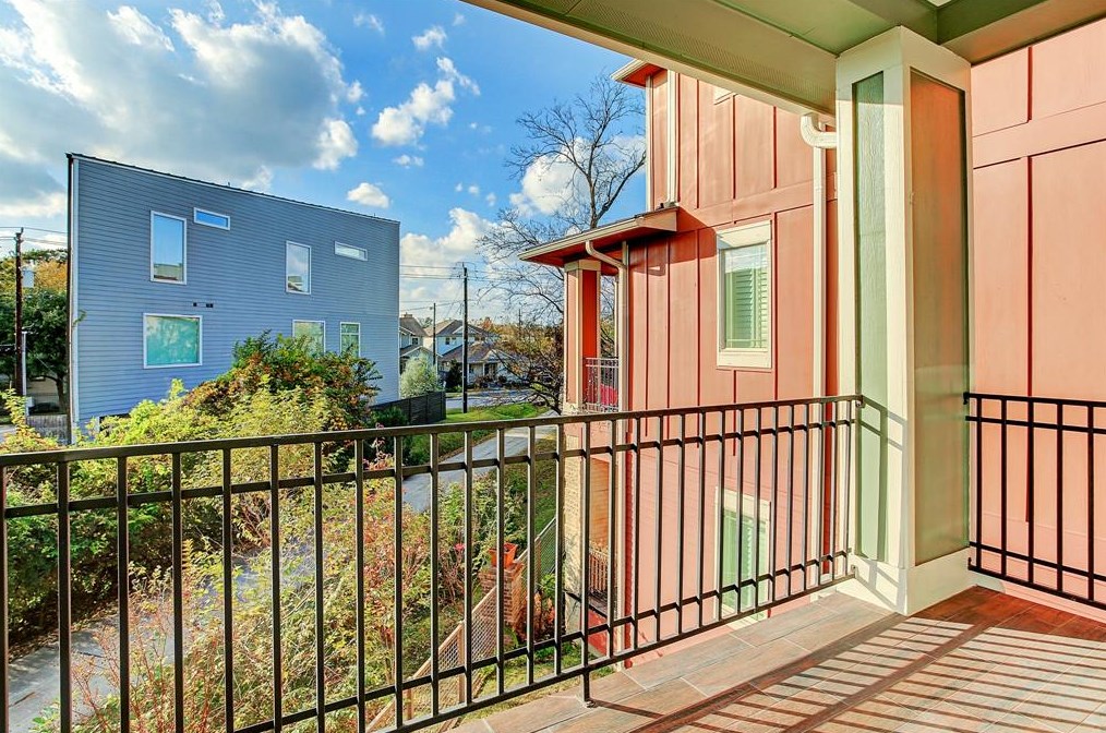 544 Oxford St, Houston TX  77022-3952 exterior