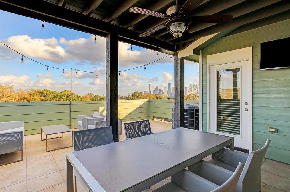 544 Oxford St, Houston TX  77022-3952 exterior