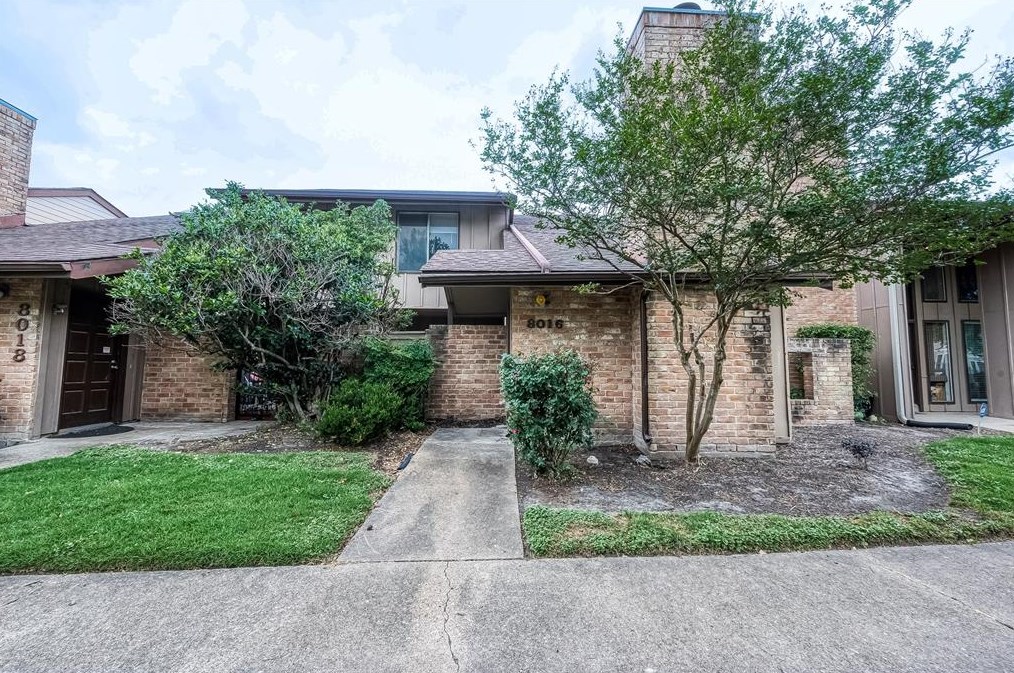 8016 Ellinger Ln, Houston, TX 77040-5979