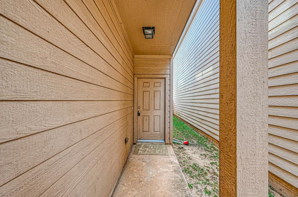 17146 Amarose Dr, Houston TX  77090-2236 exterior